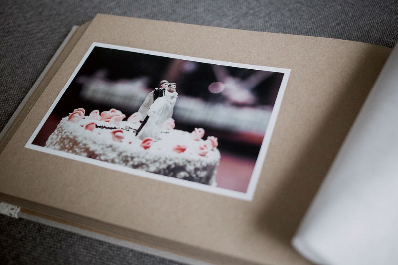 Une page d'un album photo de mariage à Paris
